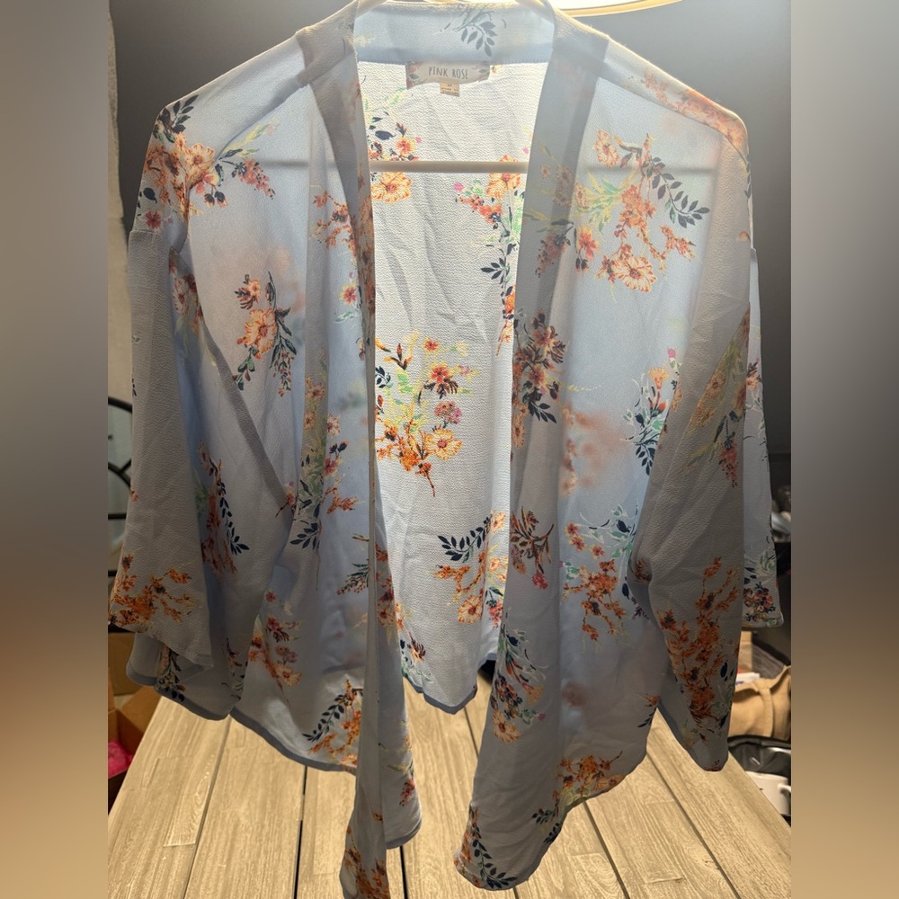 NWOT medium Pink Rose Floral Sheer Kimono Cardigan